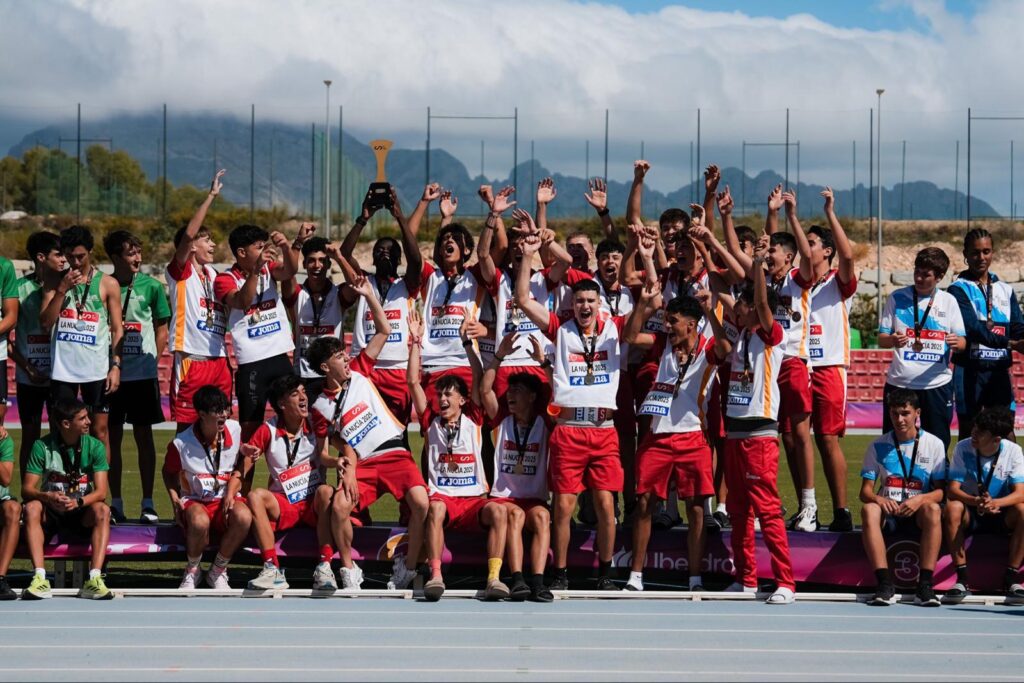 El combinado autonómico celebrando el título de campeones